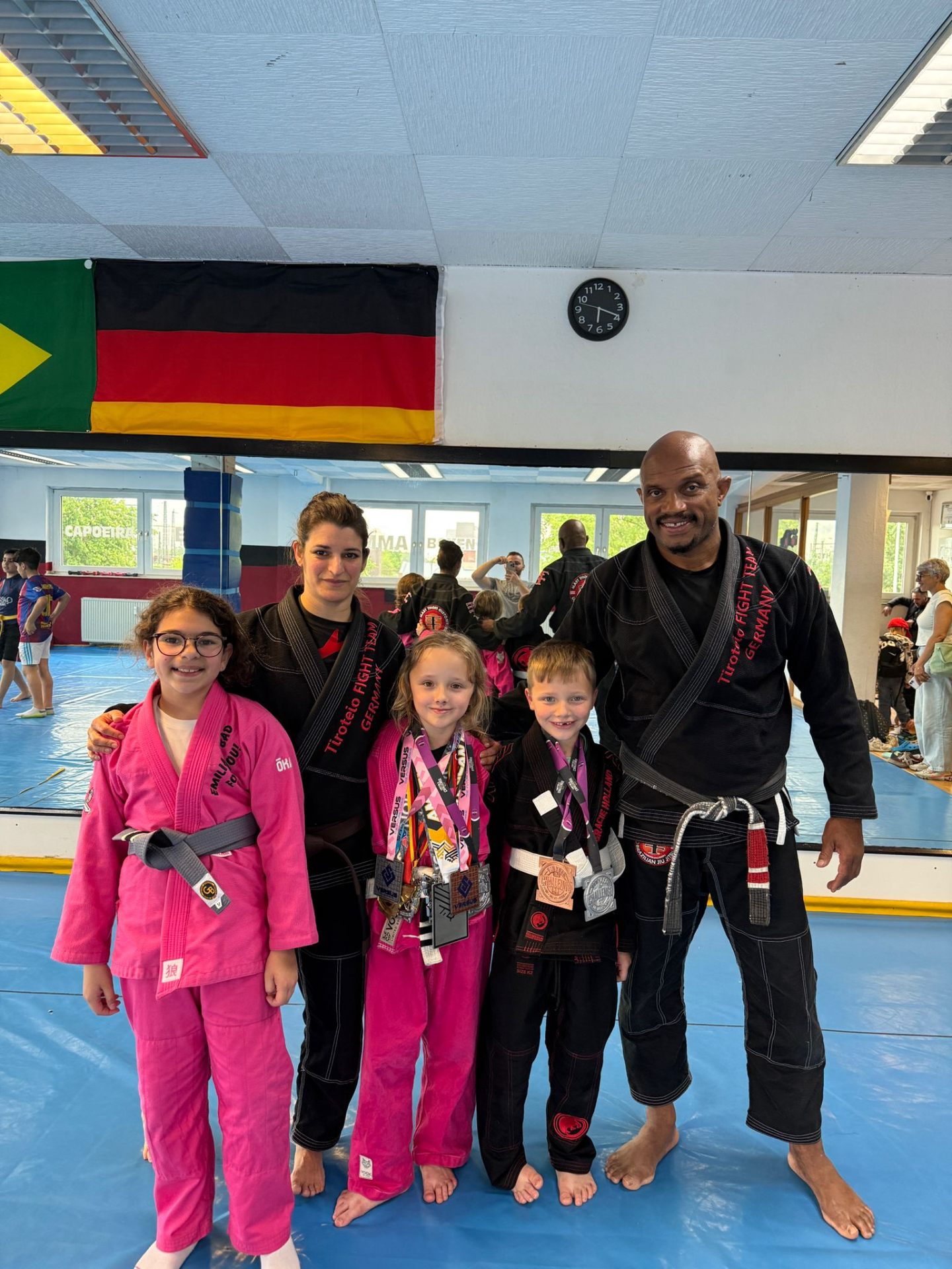 MT Fight Team Oberhausen – Familie und Kinder Champions mit Mestre Tiroteio