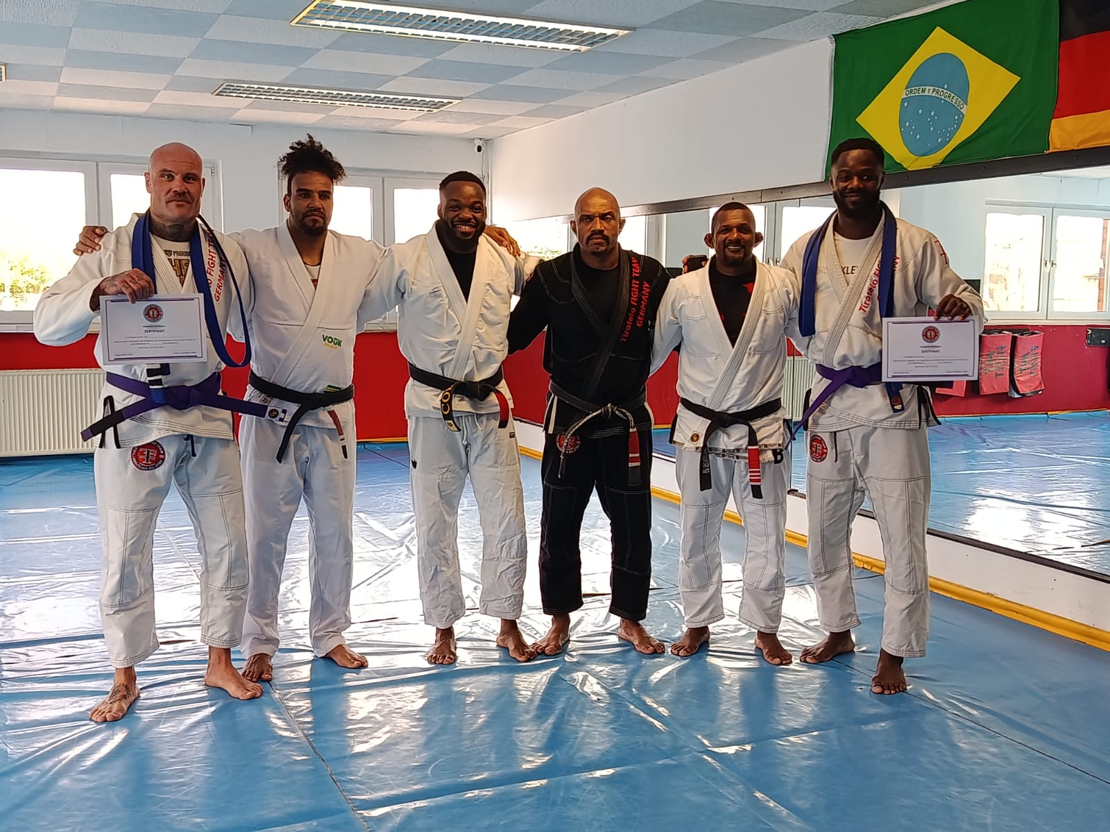 MT Fight Team Oberhausen – Schwarzgurte mit Zertifikaten